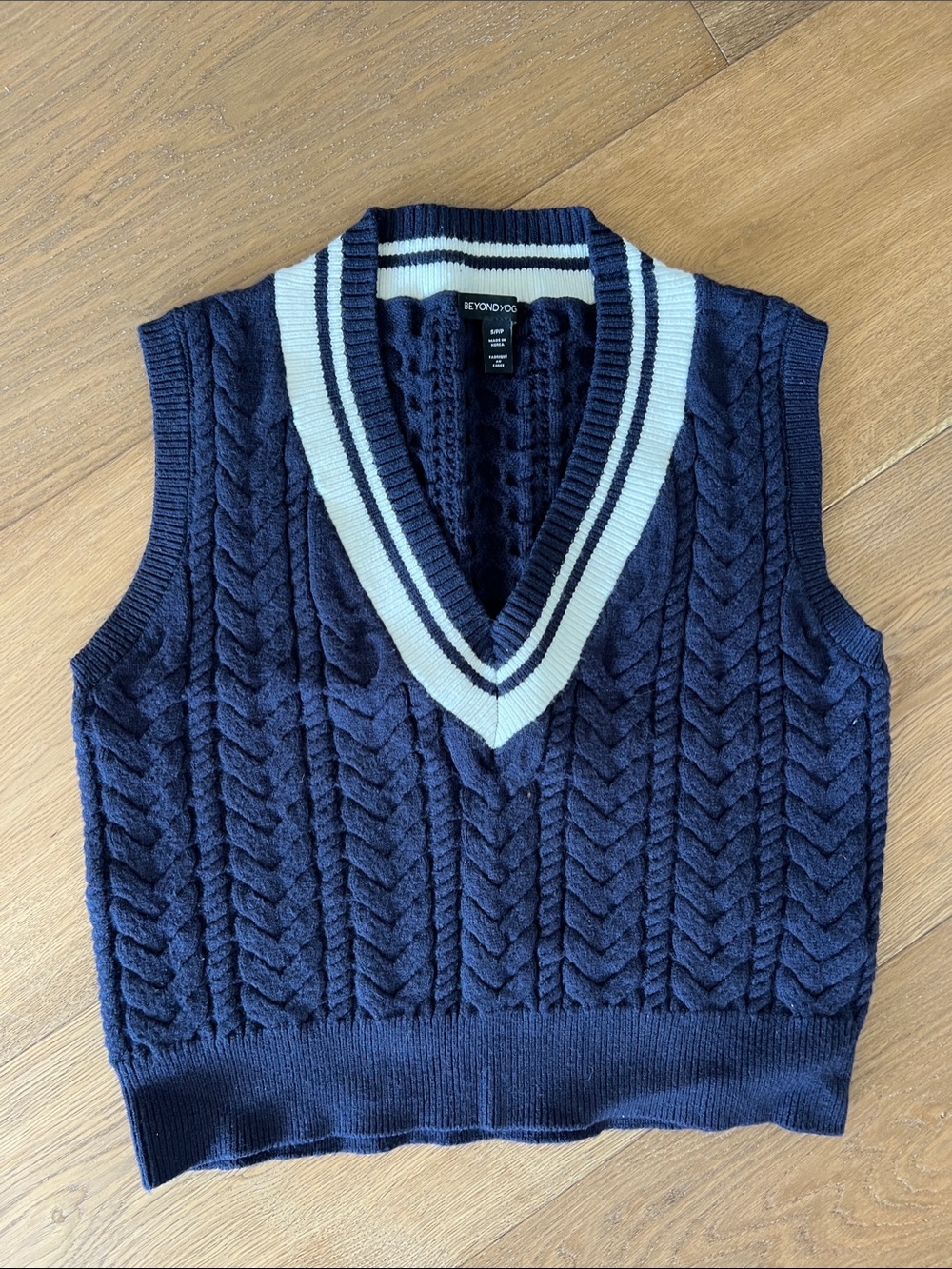 Beyond Yoga Navy Cable-Knit V-Neck Sweater Vest with White Trim NWOT